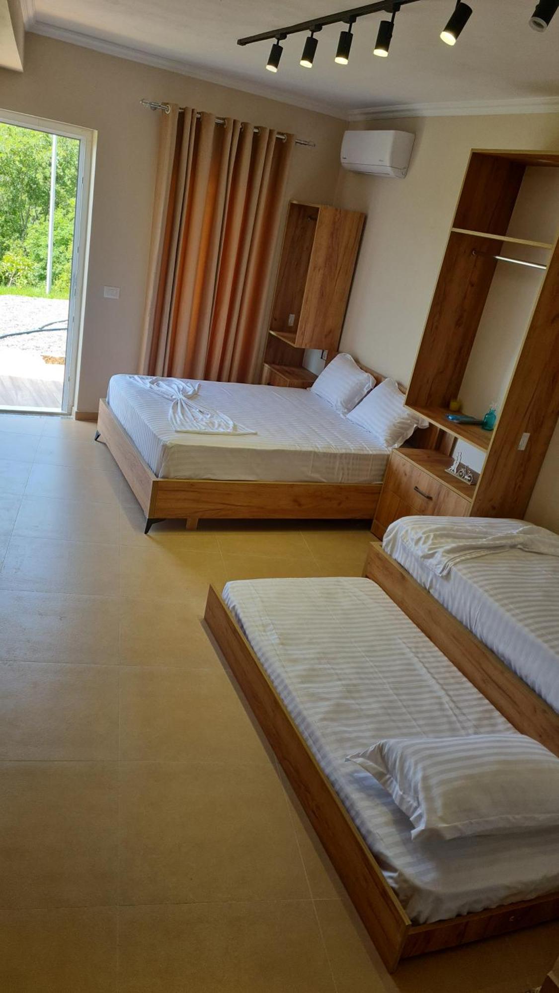 Sol Apartments Gjiri Lalzit ดูร์เรส ภายนอก รูปภาพ