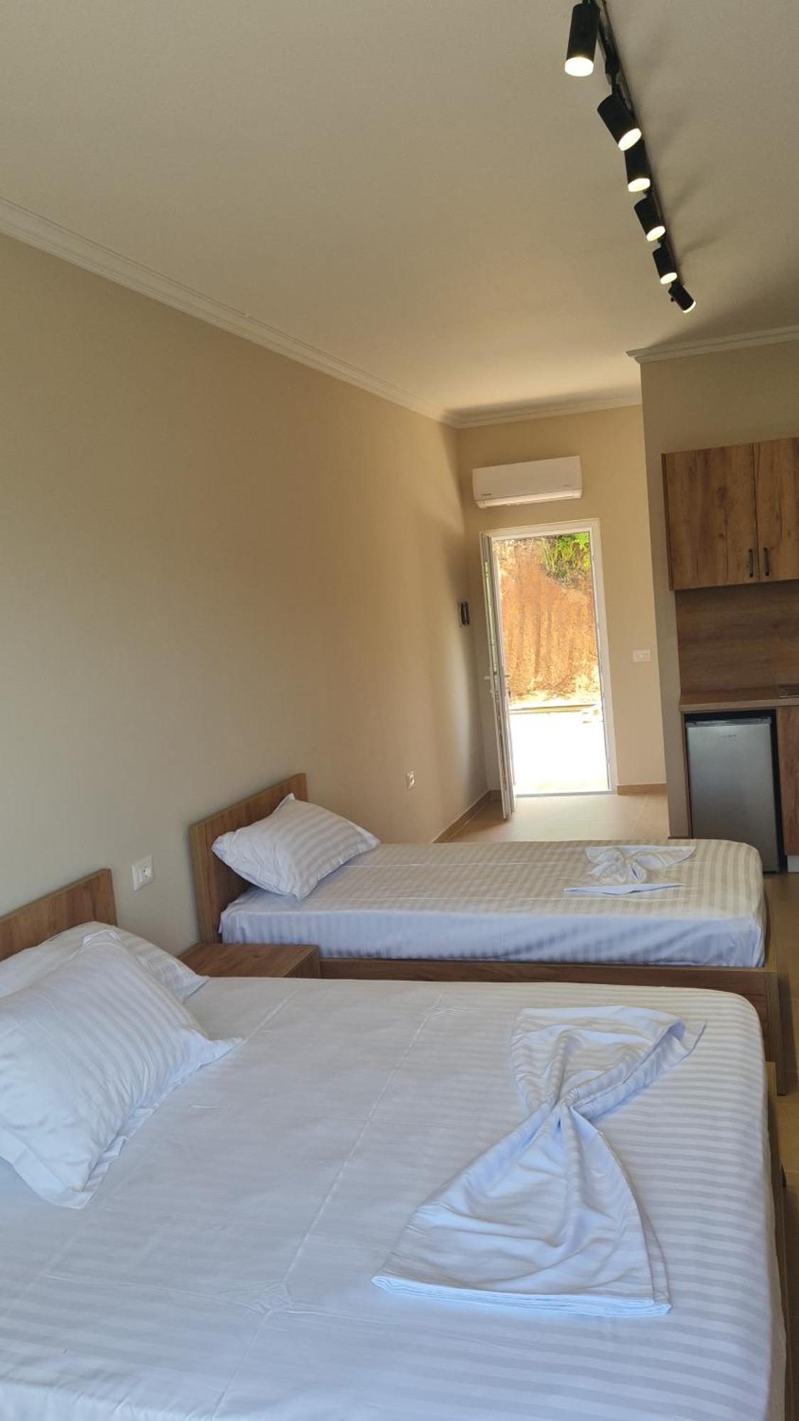 Sol Apartments Gjiri Lalzit ดูร์เรส ภายนอก รูปภาพ